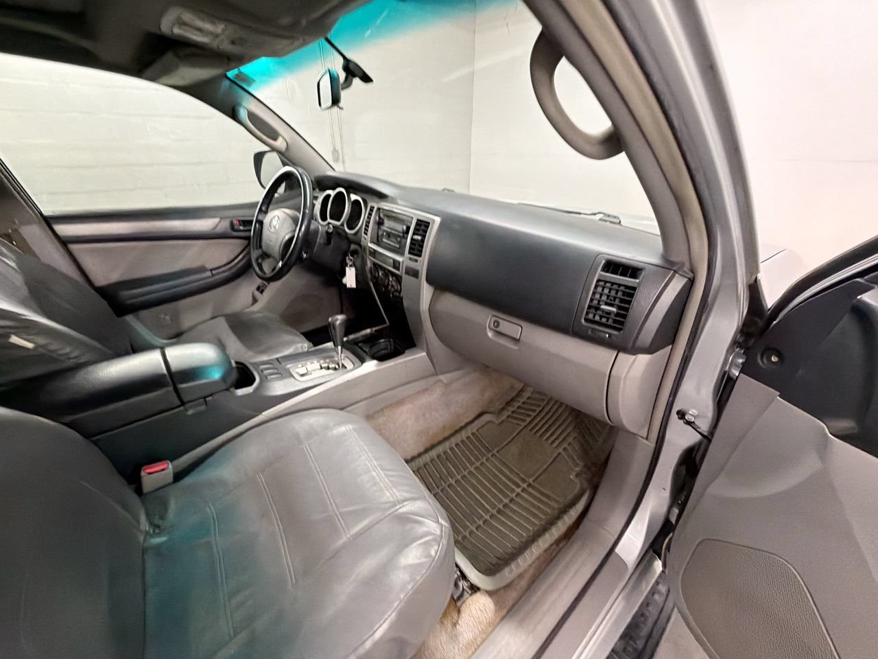 Used 2005 Toyota 4Runner SR5 RWD image 26
