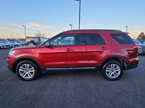 Used 2018 Ford Explorer XLT AWD/4WD image 9
