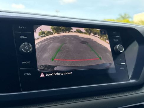 Certified 2024 Volkswagen Taos SE FWD image 18