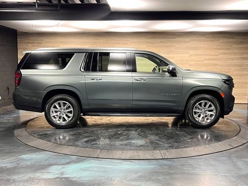 Used 2024 Chevrolet Suburban Premier w/ Premium Package 2 AWD/4WD image 32