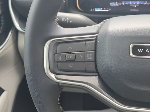 Used 2024 Jeep Wagoneer 4WD w/ Premium Group I image 25