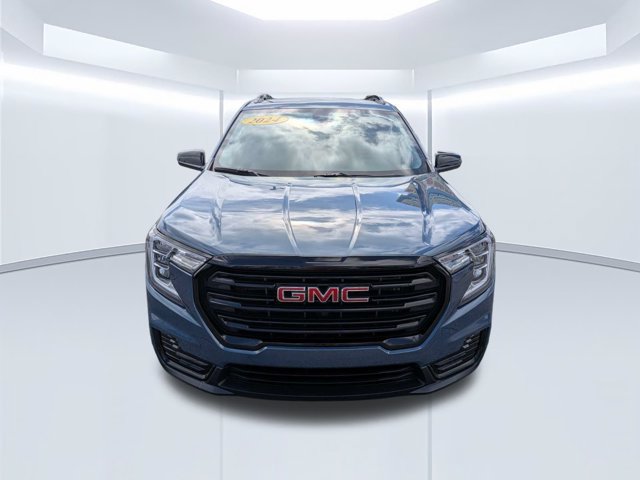 Used 2024 GMC Terrain SLE w/ Driver Convenience Package FWD image 8