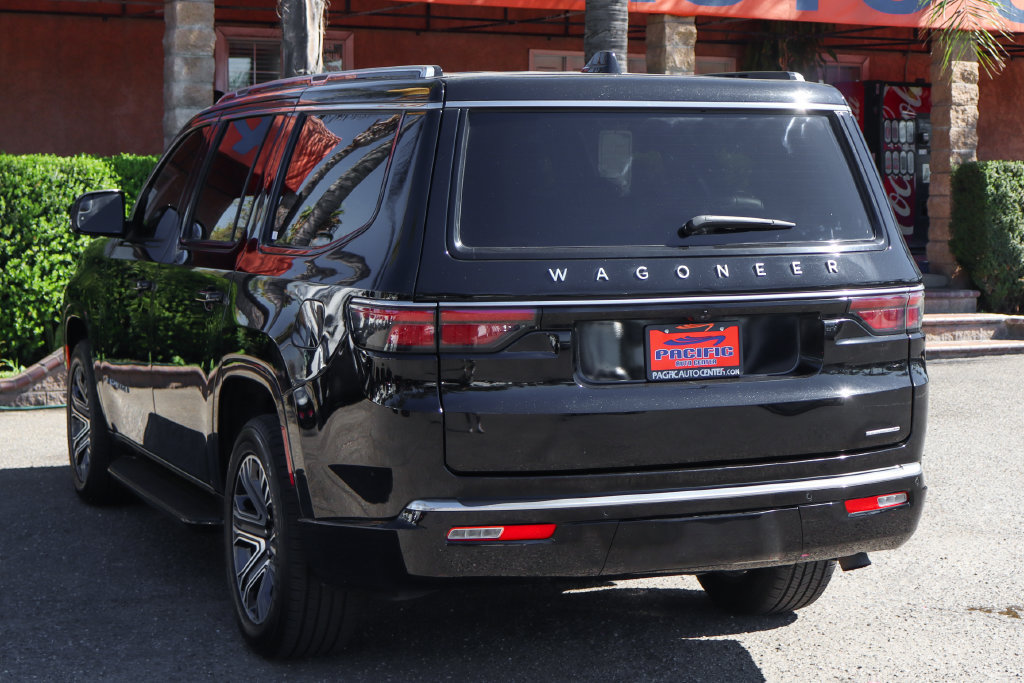 Used 2024 Jeep Wagoneer Series II w/ Flexible Seating Group RWD image 6