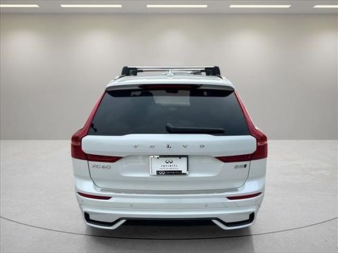 Used 2024 Volvo XC60 B5 Core AWD/4WD image 4