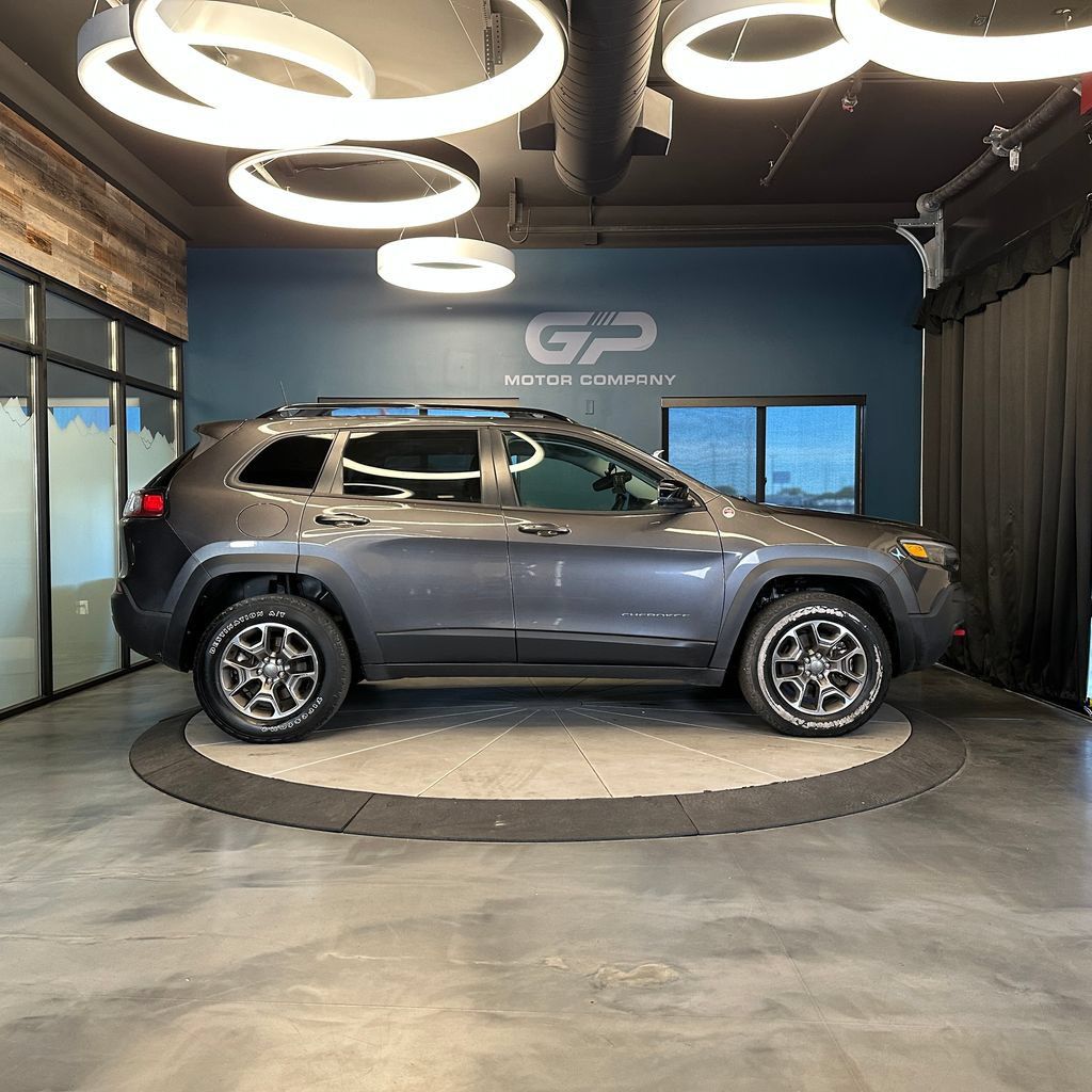 Used 2022 Jeep Cherokee Trailhawk AWD/4WD image 2