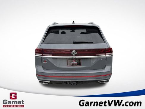 Certified 2025 Volkswagen Atlas SEL Premium R-Line image 4