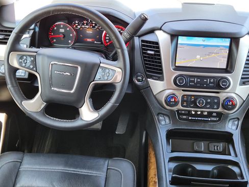 Used 2015 GMC Yukon Denali w/ Enhanced Security Package AWD/4WD image 9