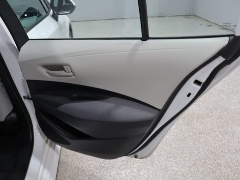 Used 2022 Toyota Corolla LE w/ Carpet Mat Package (TMS) FWD image 21