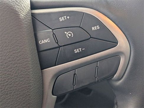 Used 2019 Jeep Grand Cherokee Limited image 17