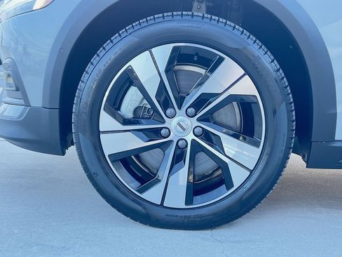 Certified 2024 Volvo V60 B5 Cross Country Plus image 12