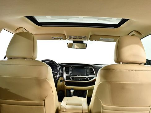 Used 2017 Toyota Highlander Limited FWD image 17