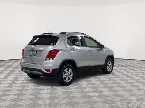 Used 2018 Chevrolet Trax LT w/ LT Convenience Package image 8