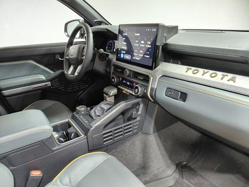 Used 2025 Toyota 4Runner Trailhunter image 38