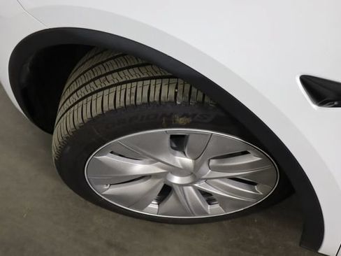 Used 2023 Tesla Model Y Long Range AWD/4WD image 44