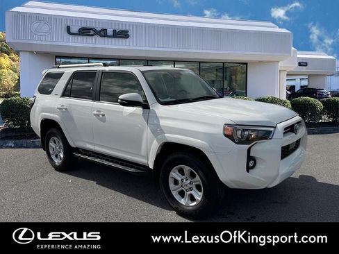 Used 2024 Toyota 4Runner SR5 Premium w/ Moonroof Package AWD/4WD image 7