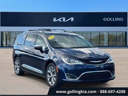 Used 2019 Chrysler Pacifica Limited w/ Tire & Wheel Group