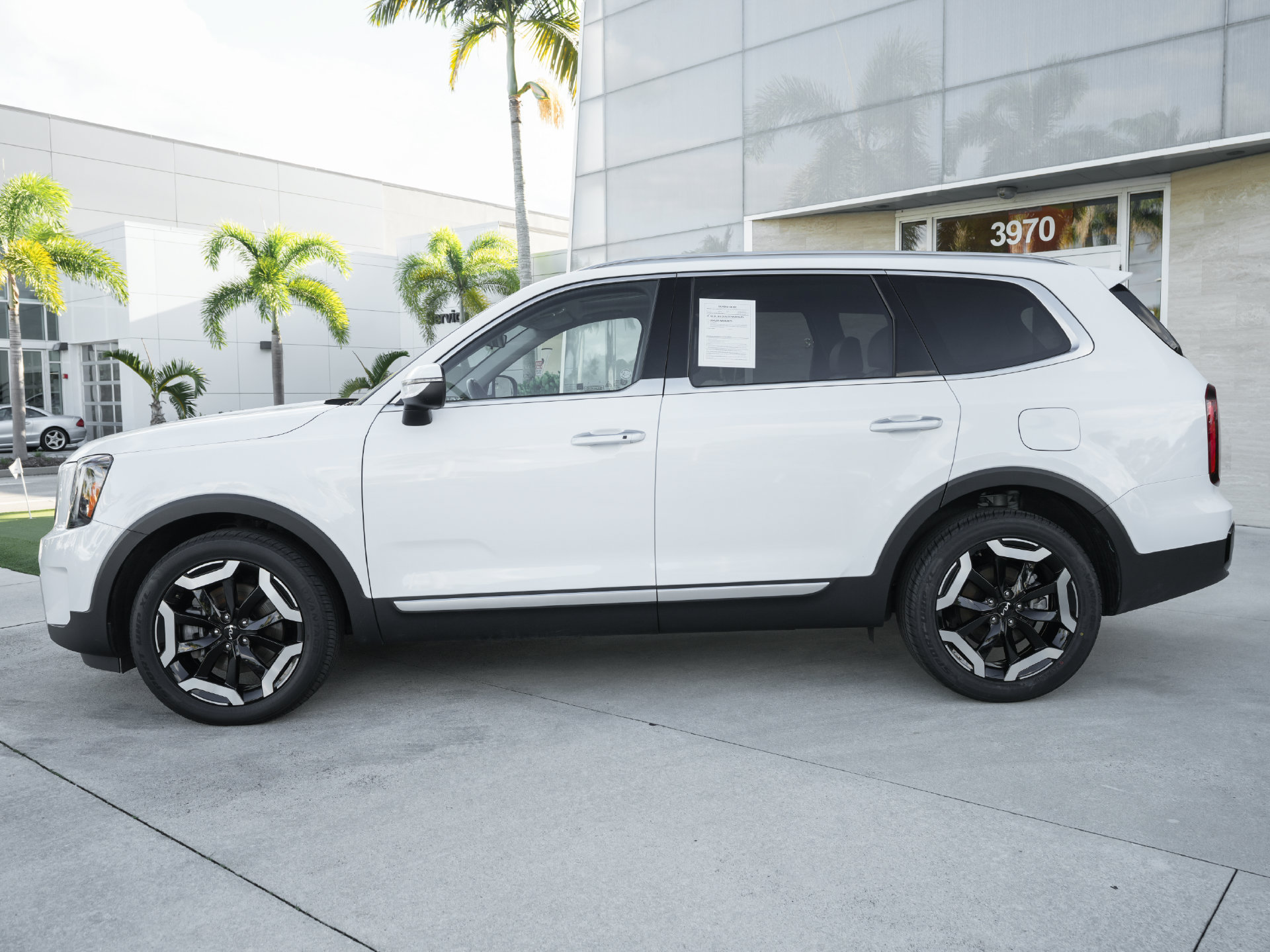 Used 2025 Kia Telluride S FWD image 37