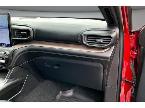 Used 2020 Ford Explorer Platinum w/ Premium Technology Package AWD/4WD image 18