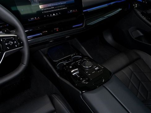 Used 2026 BMW 530i xDrive w/ Premium Package image 21