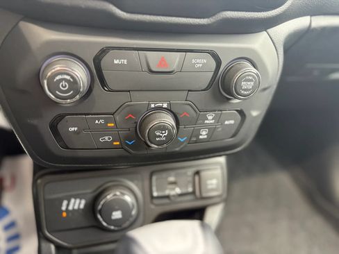 Used 2020 Jeep Renegade Altitude AWD/4WD image 22