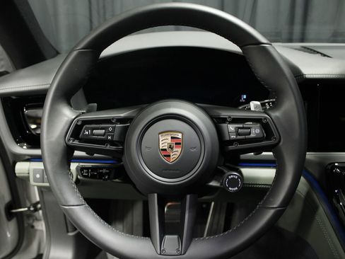 Used 2025 Porsche Panamera 4 image 33