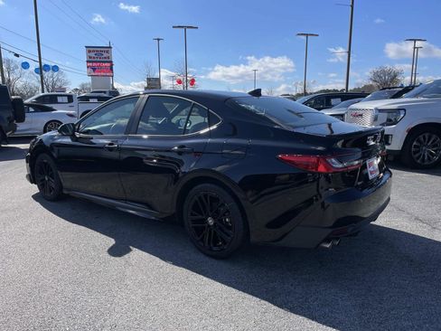 Used 2025 Toyota Camry SE image 6
