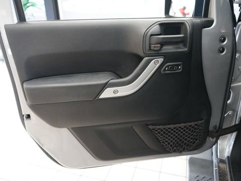 Used 2014 Jeep Wrangler Unlimited Sahara w/ Dual Top Group AWD/4WD image 23