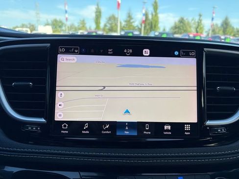 Used 2024 Chrysler Pacifica Limited w/ S Appearance Package AWD/4WD image 28