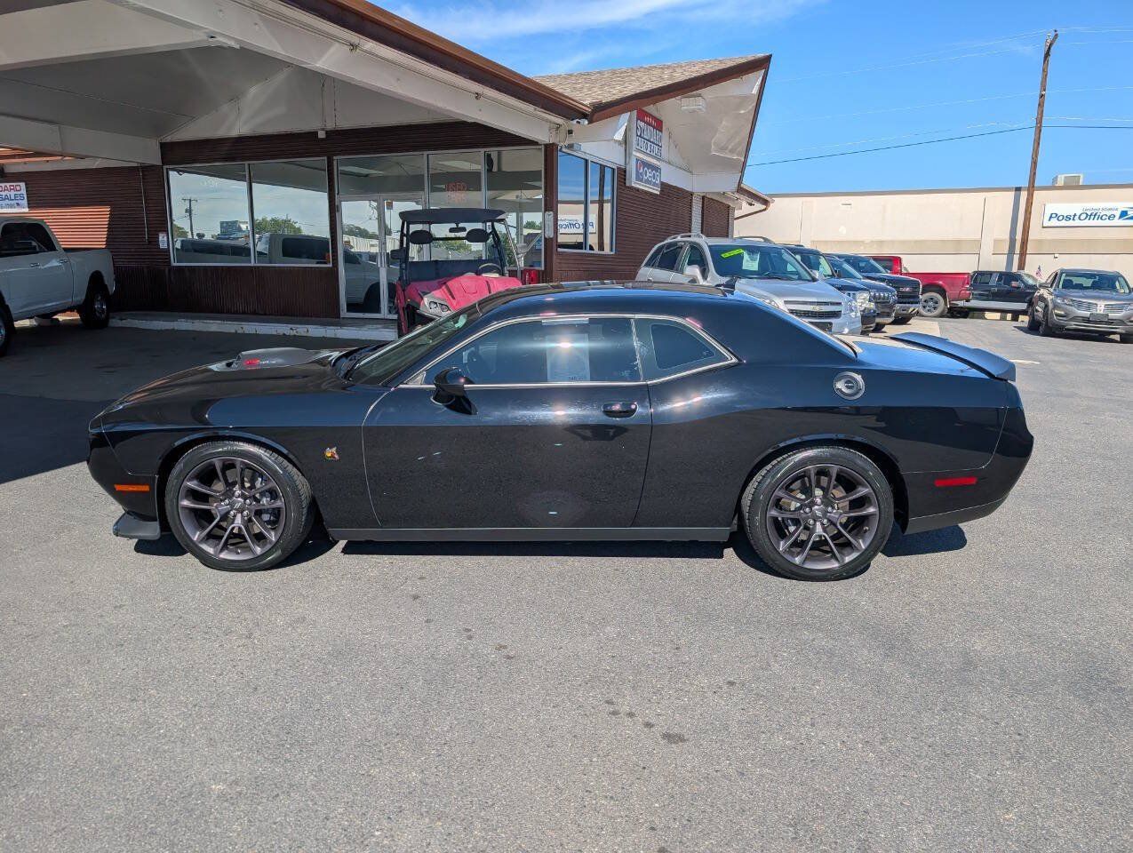 Used 2022 Dodge Challenger R/T Scat Pack w/ Shaker Package RWD image 4