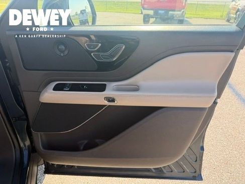 Used 2021 Lincoln Aviator Reserve w/ Equipment Group 201A AWD/4WD image 40