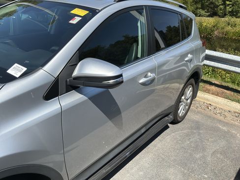 Used 2014 Toyota RAV4 Limited w/ Technology Package AWD/4WD image 5