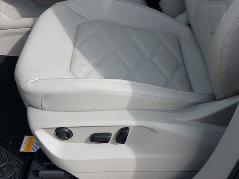 New 2026 Volkswagen Atlas SE FWD image 24