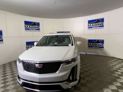 Used 2023 Cadillac XT6 Premium Luxury w/ Technology Package FWD image 5