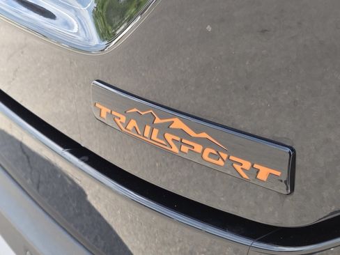 Used 2025 Honda Pilot TrailSport image 27
