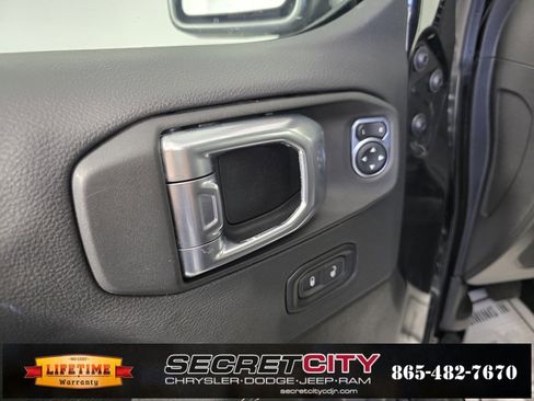 Used 2023 Jeep Wrangler Sahara image 12