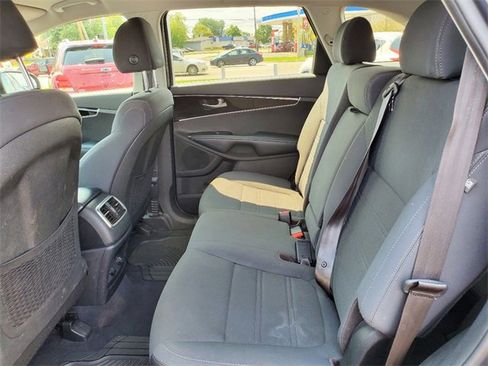 Used 2019 Kia Sorento LX image 26