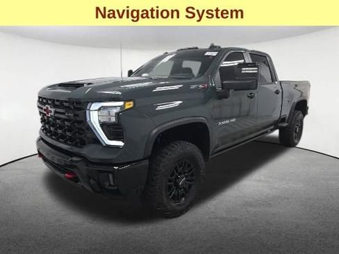 Used 2025 Chevrolet Silverado 2500 ZR2 w/ Technology Package image 4