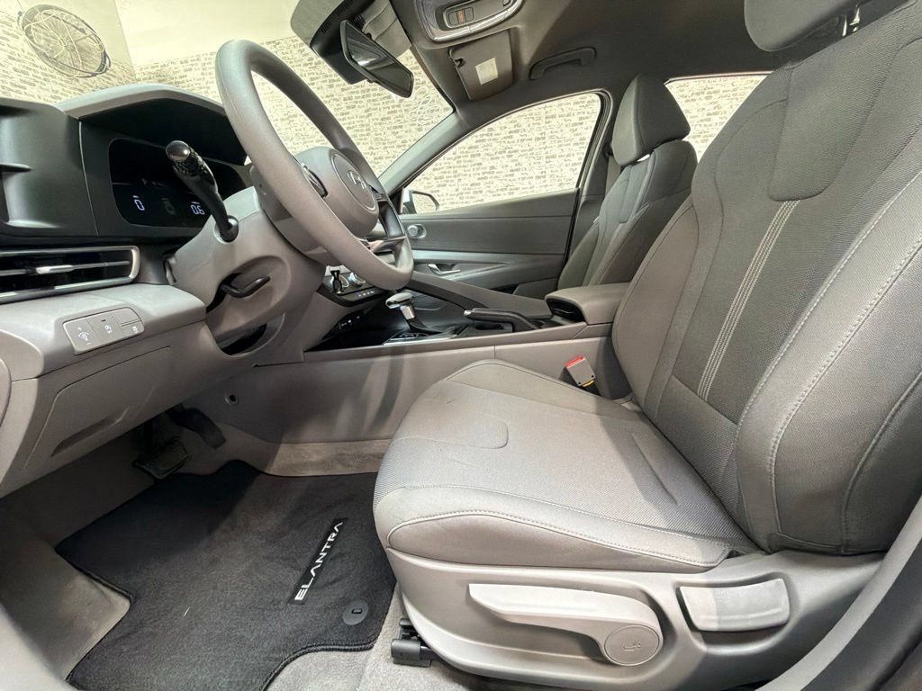 New 2026 Hyundai Elantra SE FWD image 23