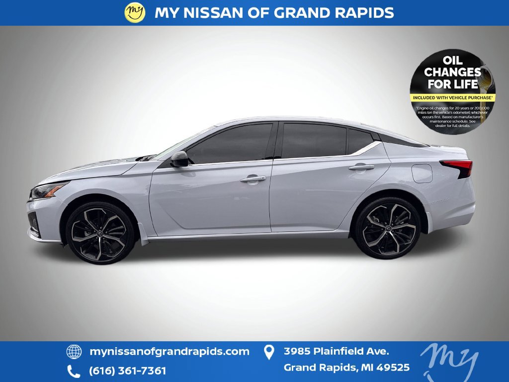 Used 2025 Nissan Altima 2.5 SR AWD/4WD image 5