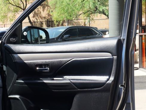 Used 2020 Mitsubishi Outlander SE image 36