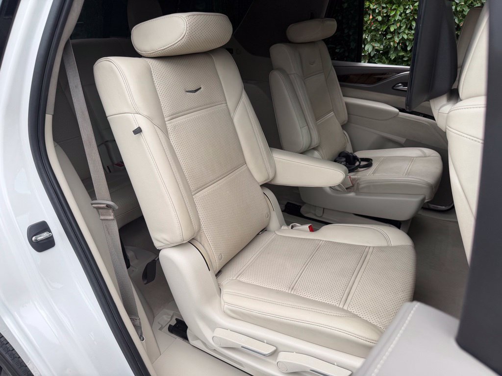 Used 2021 Cadillac Escalade Premium Luxury Platinum w/ LPO, Radiant Package AWD/4WD image 39