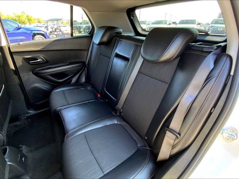 Certified 2022 Chevrolet Trax LT w/ Sport Edition image 37