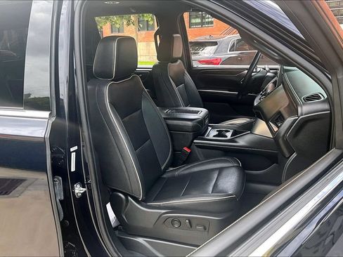 Used 2023 Chevrolet Tahoe Premier AWD/4WD image 10