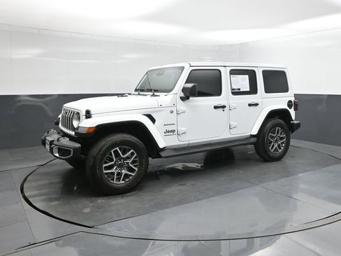 Used 2024 Jeep Wrangler Sahara w/ Technology Group image 34