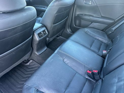 Used 2017 Honda Accord Touring image 14