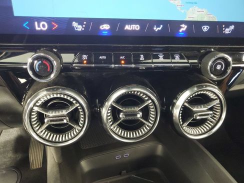 Used 2024 Chevrolet Blazer EV LT AWD/4WD image 18