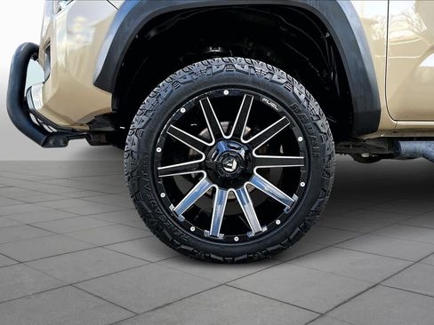 Used 2016 Toyota Tacoma TRD Off-Road w/ Towing Package image 11