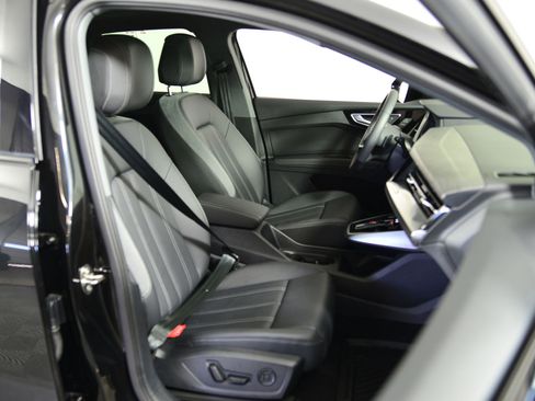 Used 2025 Audi Q4 e-tron Premium Plus w/ Premium Plus image 17