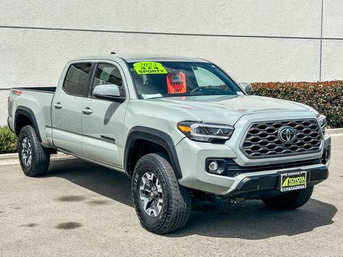 Used 2023 Toyota Tacoma TRD Off-Road w/ Black Out Package (TMS) image 3
