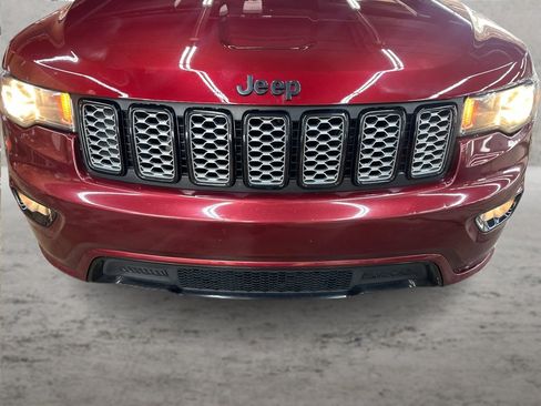 Used 2017 Jeep Grand Cherokee Altitude AWD/4WD image 13